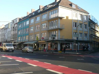 Frisch renoviert! 2 Zimmer, Einbauküche, Bad mit Waschmaschinenstellplatz