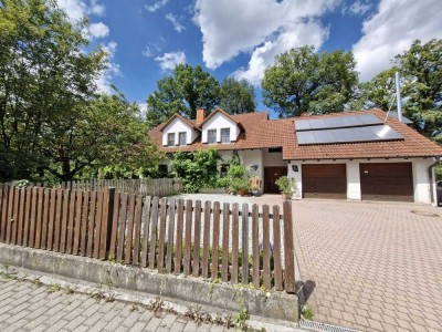 **Großes Einfamilienhaus mit Einliegerwohnung und Eckgrundstück in Thurnau**