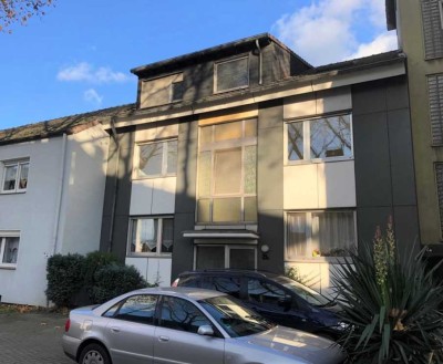 renoviert, hell, Parkplatz, Blick ins Grüne