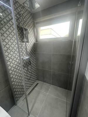 Erstbezug nach Kernsanierung 3 Zi Wohnung im ruhigen Grün