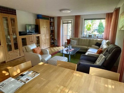 Willkommen zuhause! Stilvolle 3,5-Zimmer-Wohnung mit Balkon, Garten, großem Hobbyraum und Garage