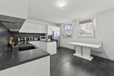 Renovierte 4,5 Zimmer Wohnung mit separatem Hauseingang und Stellplatz in Gärtringen