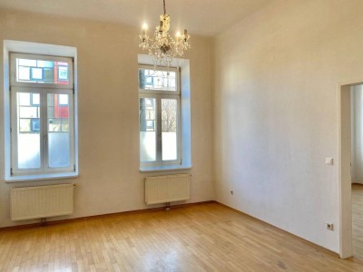 NÄHE ALLIANZ-STADION: Praktische 2-Zimmer-Altbau-Wohnung, ca. 55qm, unbefristet