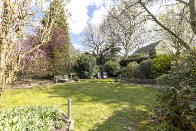 Außergewöhnliche Wohnung mit Haus-im-Haus-Charakter inkl. Büroeinheit am Neusser Stadtgarten