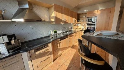 Atemberaubende 2-ZW * großes, helles Badezimmer * Balkon * Garage