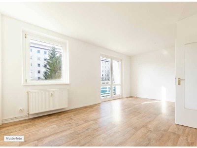 Provisionsfrei Etagenwohnung in 90431 Nürnberg, Lenaustr.