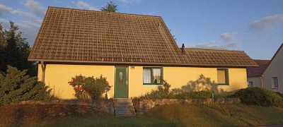 Wohnoase im Grünen: Großes Grundstück & ausbaufähiges Dachgeschoss
