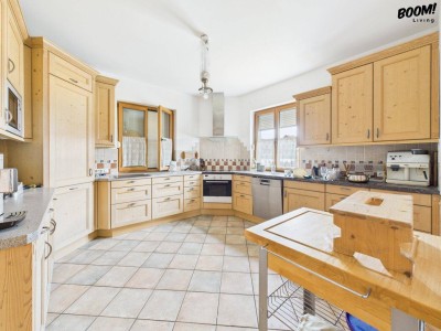 Familienparadies: Großes Haus mit Terrasse und weitläufigem Außenbereich