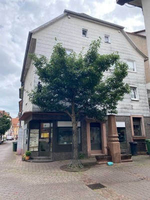 3-Fam. Haus mit Gewerbeeinheit in der Innenstadt