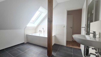 Erstbezug im Sept. , 98 m² 4-Zi, 2xBalkon, Gast-WC, 20 m² Keller