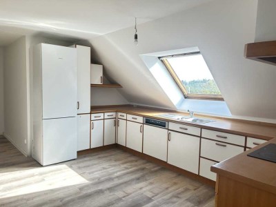 Sonnige Dachgeschosswohnung mit großem Balkon!