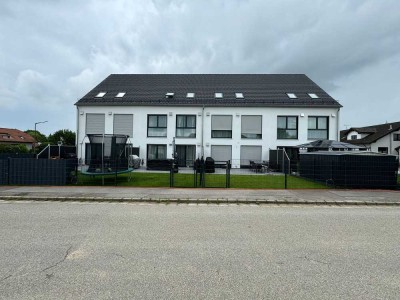 Neuwertiges Haus mit fünf Zimmern und EBK in Buxheim
