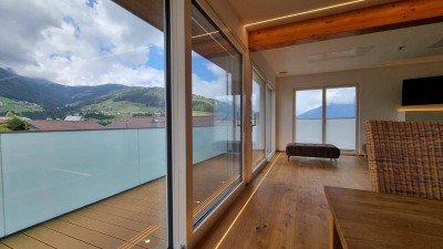 Moderne 3-Zimmer Penthouse/Dachgeschosswohnung mit Balkon und großer Garage
