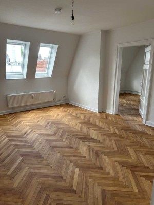 Frisch renovierte, helle Dachgeschosswohnung mit neuer Küche – 71,03 m² in Neumünster