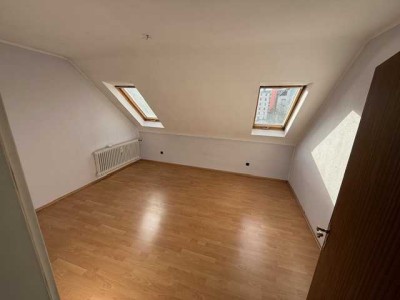 Freundliche 2-Zimmer-Dachgeschosswohnung in Maintal