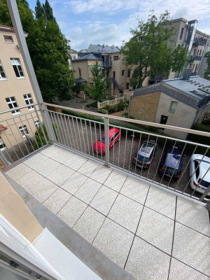 Stilvolle 1-Raum-Wohnung mit Balkon, EBK & Stellplatz