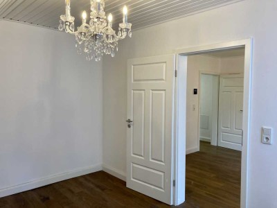 Renovierte 2-Zimmer Altbau-Wohnung direkt neben Klinikum - mit Parkplatz