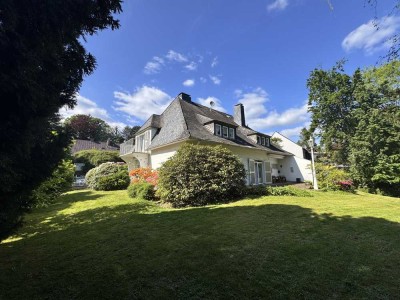 Villa mit Gartenidylle & Entwicklungspotenzial – exklusiv in Düsseldorfs Süden!