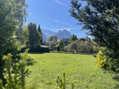 Großzügige, elegante Gartenwohnung in zentraler, ruhiger Bestlage mit Waxenstein- und Alpspitzblick