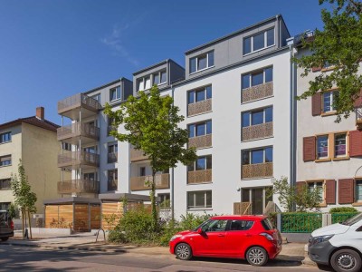 Kernsanierte, DG-Wohnung zu vermieten am Weinbrennerplatz!