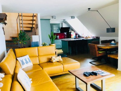 Stilvolle, neuwertige 5-Zimmer-Penthouse-Maisonette-Wohnung mit Balkon und EBK in Oftersheim
