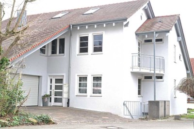 Geräumiges 2 Familienhaus mit Dach- und Erdgeschosswohnung