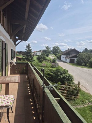 Exklusive, neuwertige 4-Zimmer-Wohnung mit Balkon in Chieming