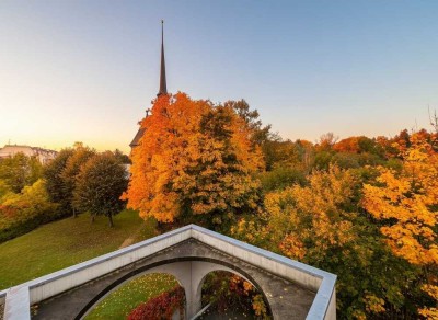 **DG-Wohnung mit traumhaftem Ausblick ins Grüne und schönem Innenhof**