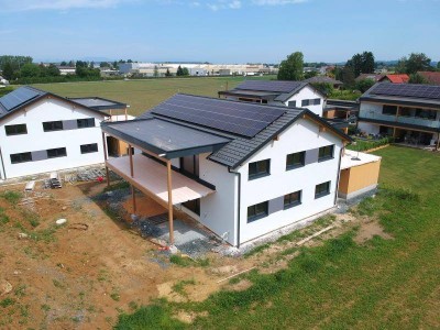 Nur mehr 3 verfügbar: Wunderschöne Eigentumswohnungen (72m²) mit überdachten Terrassen, traumhaften Eigengärten und Riegersburgblick bei Fürstenfeld! Provisionsfrei!