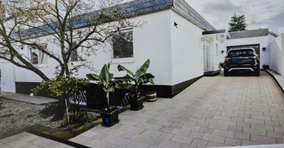 BESTE WOHNLAGE! Attr. BUNGALOW, TERRASSE HERRLICHER GARTEN, 2 GARAGEN! UG 2 Hobbyräume , EBKü u.v.m