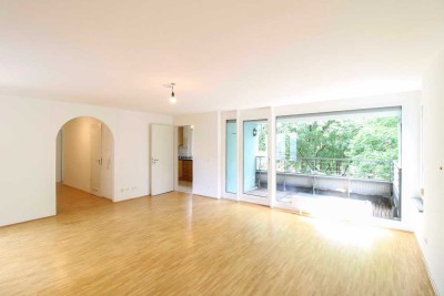 Sofort bezugsfrei: 3-Zi.-Wohnung mit Balkon, ruhig im Innenhof gelegen. U-Bahn 5 Min entfernt.