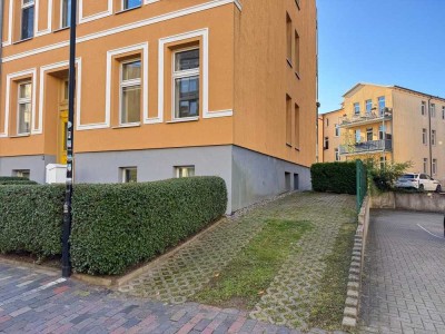 Freigezogene und frisch renovierte 2-Zimmer-Wohnung mit Balkon und Außenstellplätzen