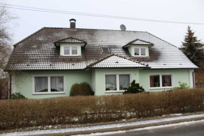 Geräumiges, preiswertes und modernisiertes 7-Zimmer-Mehrfamilienhaus in Hohenfelde