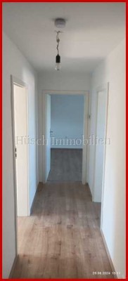 ***huesch-immobilien.de***Heimelige Dachgeschosswohnung, vollständig renoviert zu, vermieten