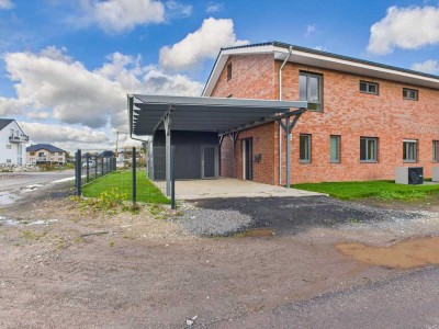 Nachhaltig leben im Grünen: Neubau-Doppelhaus mit Top-Ausstattung & Carport