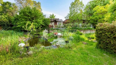 3.098 m² Privat-Ensemble: 364 m² Ziegelwohnhaus, ausbaubare Industriehallen & großer Garten