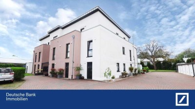 VIERSEN: Neuwertige Erdgeschosswohnung mit Terrasse und Garage