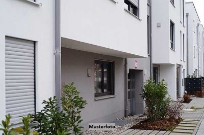 Ihr neues Zuhause: Charmantes Reihenendhaus mit Garten und Stellplatz