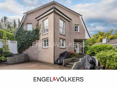 Stilvoll modernisierte Doppelhaushälfte mit wohnlich ausgebautem Keller