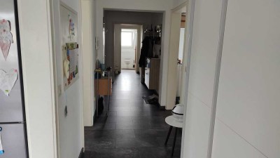 Helle 4-Zimmer-Dachgeschosswohnung mit Balkon und Stellplatz – 105 m2