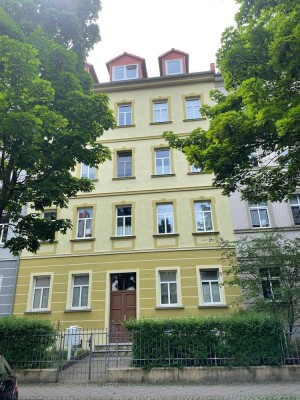 Gemütliche 2-Raum-DG-Wohnung mit Einbauküche