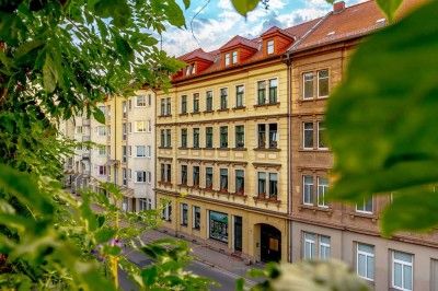 Bezugsfrei! Citywohnung mit Balkon-Oase, Wellness-Bad, Ankleide, EBK und Gäste-WC!