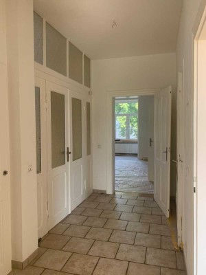 Lichtdurchflutete 5-Zimmer-Altbauwohnung mit Blick ins Grüne in der beliebten Südstadt