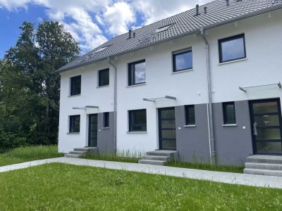 Neubau-Erstbezug Reihenmittelhaus mit Garten, Stellplatz und Einbauküche