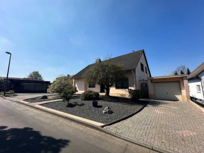 Großzügiges Einfamilienhaus mit 4 Garagen, Werkstatt & Garten, in Leichlingen (Rheinland)
