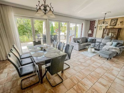 Einfamilienhaus mit Einliegerwohnungen im Ortskern von Bösel