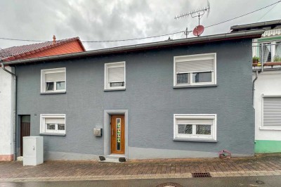 Familienfreundlich und naturnah: gepflegtes 6-Zi.-EFH mit überdachtem Balkon in ruhiger Lage