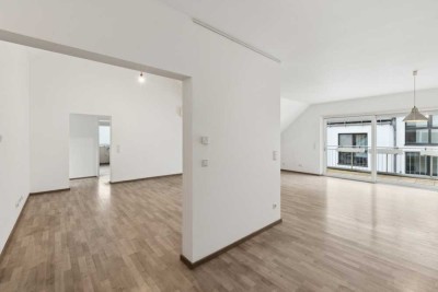 Moderne 4-Zimmer-Dachgeschosswohnung mit Balkon und Aufzug