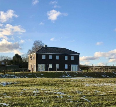 Einfamilienhaus mit Einliegerwohnung - Grundstück erweiterbar (Bauland, Weideland & Halle möglich)