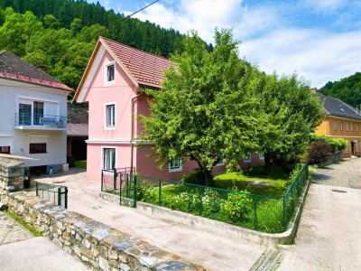 Großzügiges Mehrfamilienhaus in zentrumsnaher Lage von Friesach, Kärnten - ideal für Familien oder Anleger